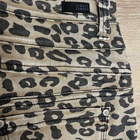 Almost Famous Women's Leopard Mid-Rise Skinny Jeans sz 9 - Picture 10 of 16